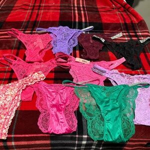 Women's Lace Intimates Set - Multicolor